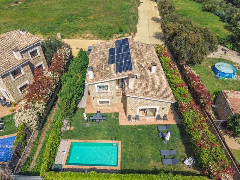 Foto f652cbb9-b559-45eb-a44d-b477bd157932. Casa amb calefacció aparcament piscina a Madremanya