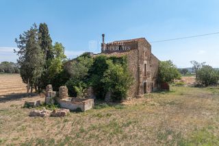 Casale  Afores s/n. Masía para reformar en venta en  casavells, baix empordà, girona