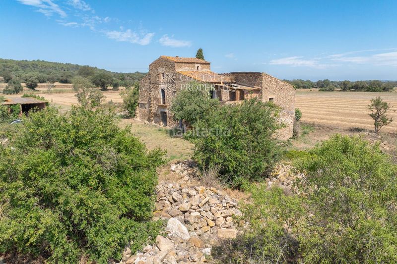 Foto 65ca0b02-4c23-44c6-8f8c-22cfbe987e35. Masia a Corçà