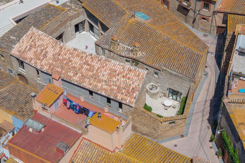 Foto d0945b91-56c5-42d6-a986-4fce81631145. Masia amb calefacció aparcament piscina a Gualta