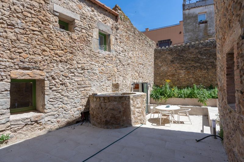 Foto f6dbe388-36ce-4086-a341-ca37642813cc. Masia amb calefacció aparcament piscina a Gualta