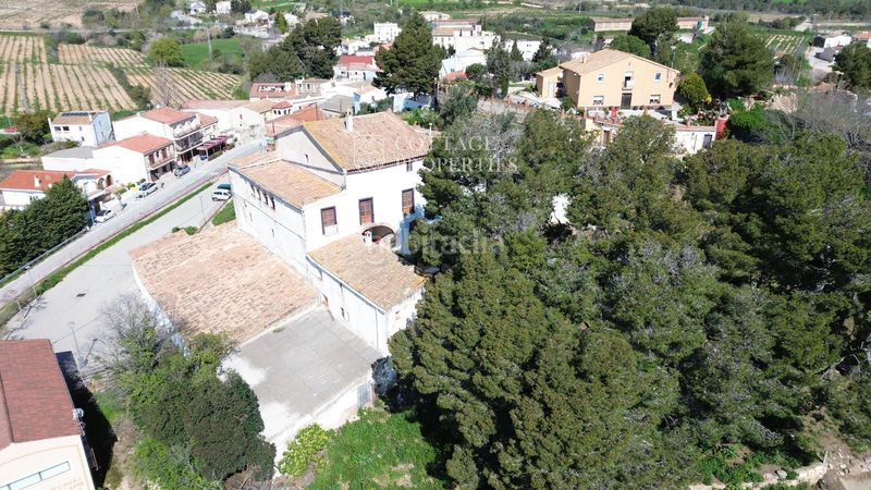 Foto b527a18d-3929-4983-ad86-16f145bd3e38. Masia amb calefacció aparcament a Font-rubí