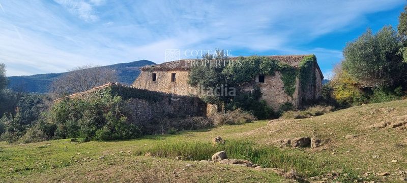 Foto 0ff1284f-7b6c-4673-a7e5-bdf438e78173. Masia a llado a Cabanelles