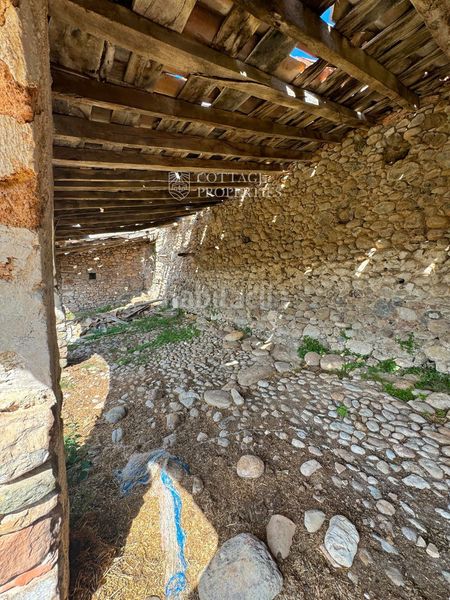 Foto 68a178c8-f239-4c5d-80ac-be94c4c5c694. Masia a llado a Cabanelles
