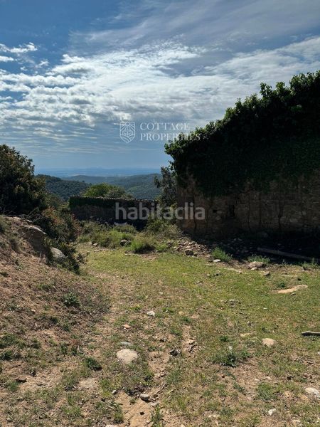 Foto 77e0ecfd-2d70-4d8d-b223-7dce47f6cb96. Masia a llado a Cabanelles
