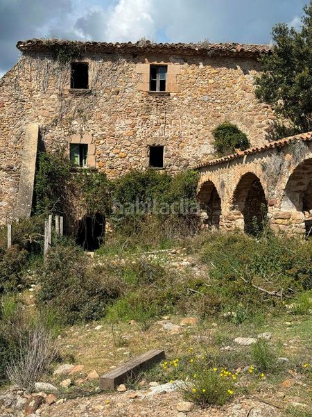 Foto a5095029-87fb-4d7d-a2eb-e92860bf39a6. Masia a llado a Cabanelles