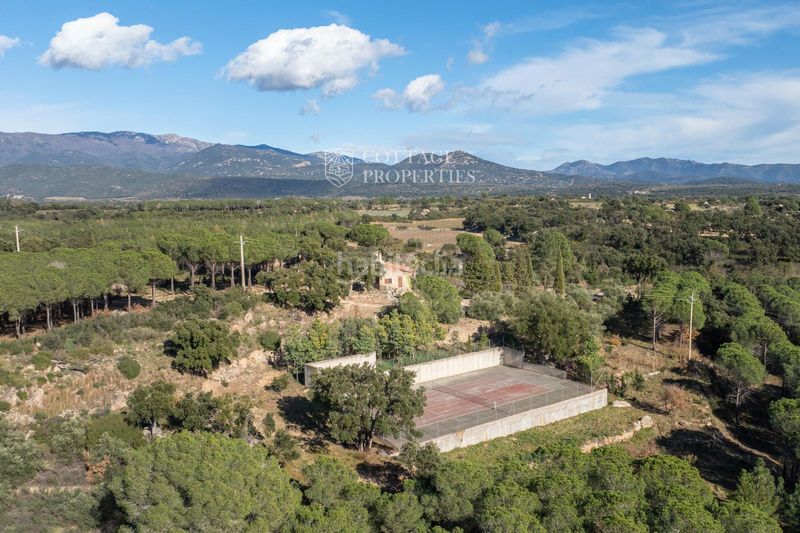 Foto 915d8c39-9aa8-4c70-8b72-b1a961f621d0. Masia a Capmany