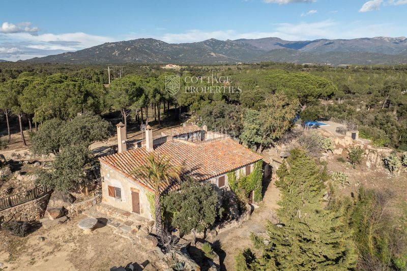 Foto d27ab103-6658-4a5f-9eb3-34cce0b99f4b. Masia a Capmany