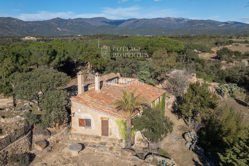 Foto fa9f3c29-3c3e-4df6-90ff-d505bfa92ae4. Masia a Capmany