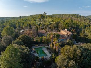 Bauernhof in Llado. Mas�a del siglo xviii en venta en cistella, alt empord�, girona.