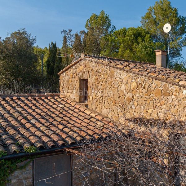 Foto bba6a6cb-c4d6-4687-ad8e-26d859b349ef. Masia a llado a Cistella