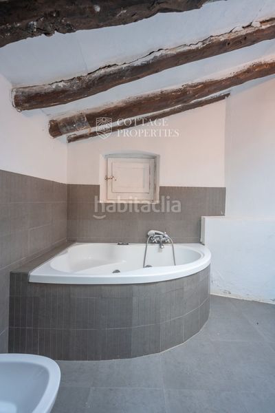 Foto f431f567-488e-4e3d-a060-f389c72f0f2d. Masia a llado a Cistella