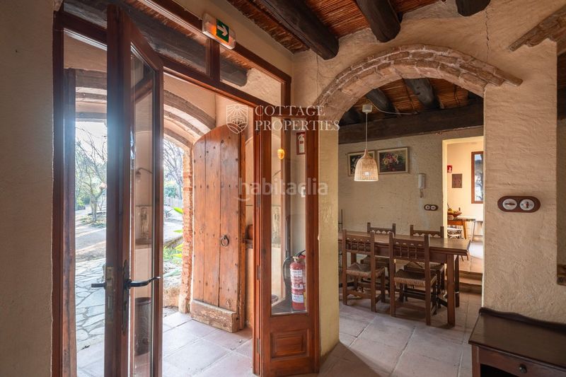 Foto ff6d2aa8-0c99-42e9-8917-3f54df879e3f. Masia a llado a Cistella