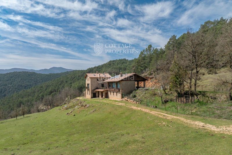 Foto 00462e62-c8bc-42cd-9289-dd32e863f041. Masia amb aparcament a Ripoll