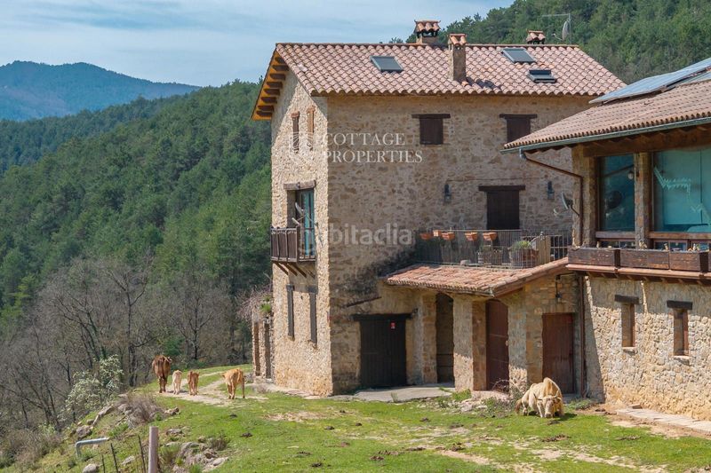 Foto 108c82eb-ea18-41b2-83fe-8744596dab26. Masia amb aparcament a Ripoll