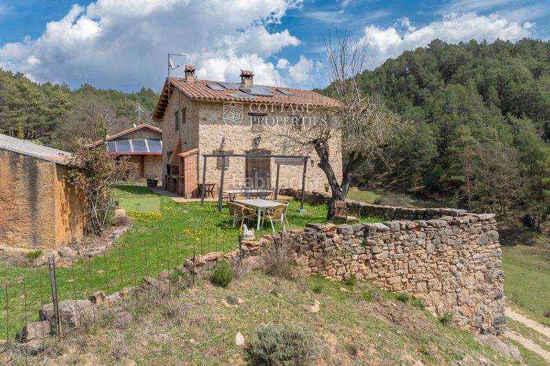 Foto 481e21fa-78ca-489b-8768-8421c670a052. Masia amb aparcament a Ripoll