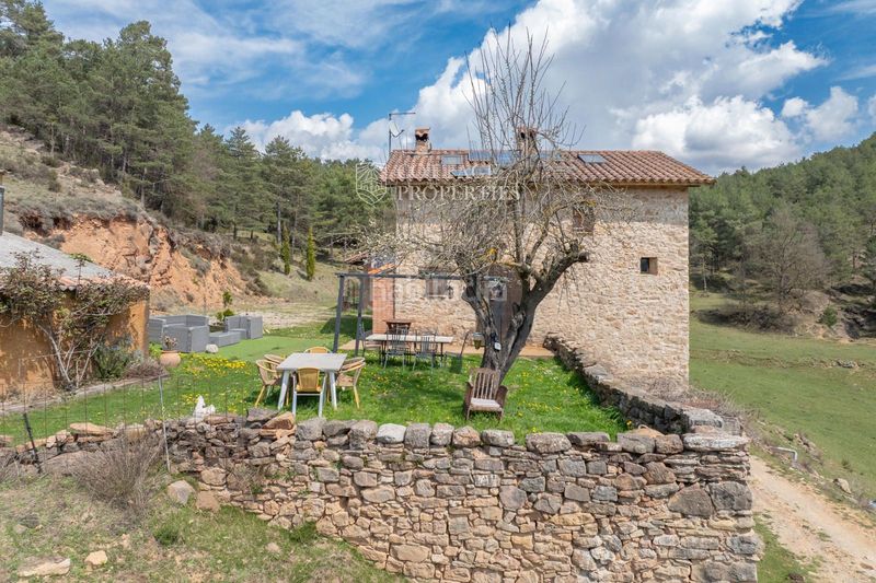 Foto 65c9b2b1-4103-4a39-aef7-7f55a7d069d6. Masia amb aparcament a Ripoll