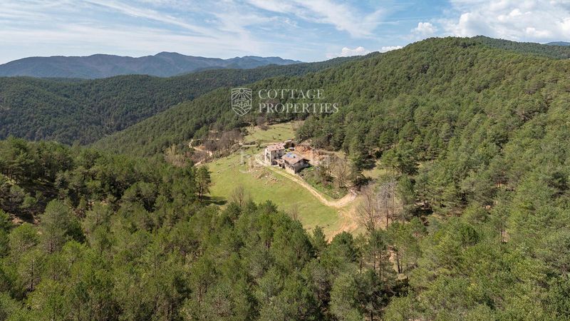Foto 85c8672f-fd93-4261-a1a8-228bf6c0310f. Masia amb aparcament a Ripoll