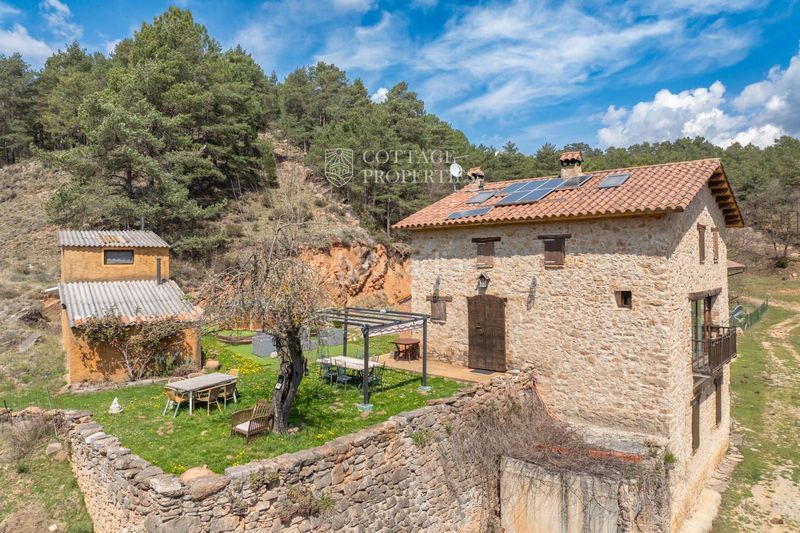Foto 8b38ac45-3d48-4353-ae52-96e9f249d33f. Masia amb aparcament a Ripoll