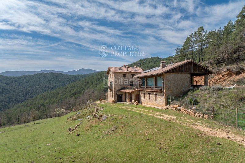 Foto c32d247d-7c46-4571-a449-8d58fb794326. Masia amb aparcament a Ripoll