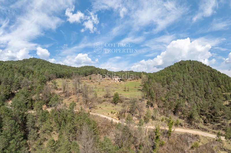 Foto e3f877b2-4d2a-4de9-a16b-a2674e598726. Masia amb aparcament a Ripoll