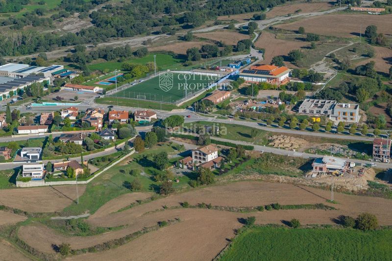 Foto c15a69ce-28a7-4289-b69d-08859d2076ca. Masia amb aparcament a Torelló