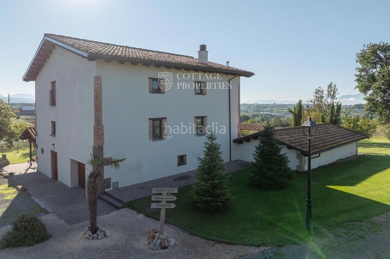 Foto c58250d6-3bd5-43b2-8846-eac0e9cf8838. Masia amb aparcament a Torelló