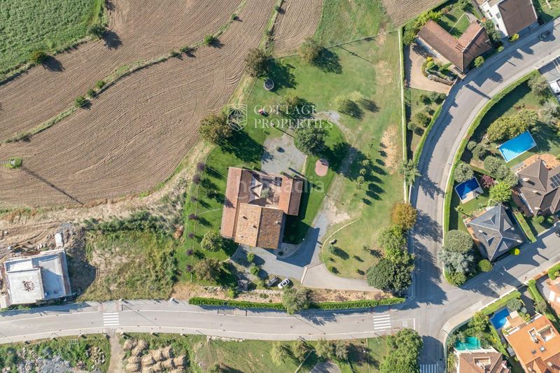 Foto e1ddb497-5b17-451e-b9d7-6af8c2599708. Masia amb aparcament a Torelló
