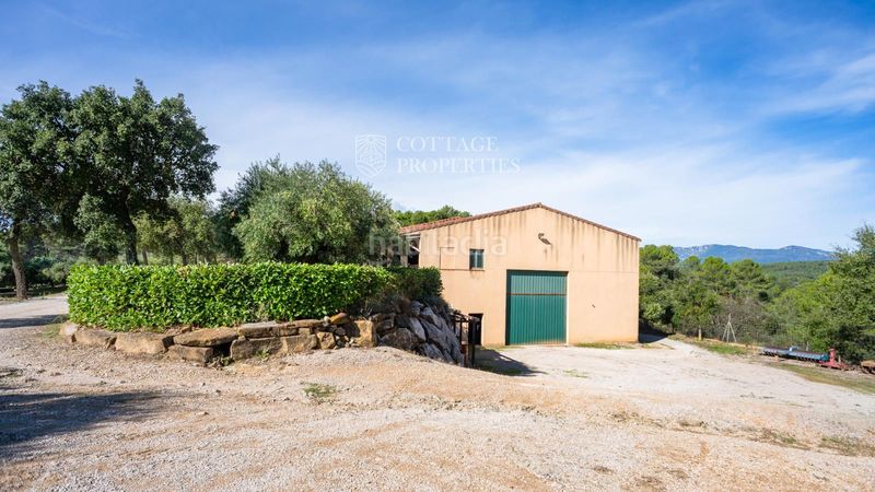 Foto 4dfe955d-5983-4ca3-8928-d71c4a06412a. Masia amb calefacció aparcament a Cistella