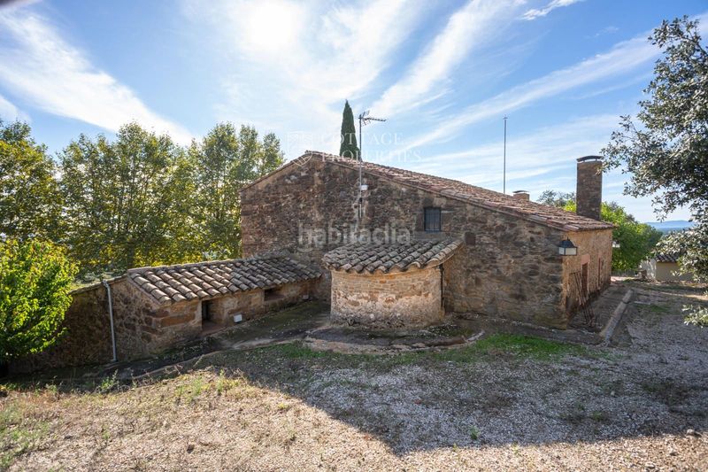 Foto e6004749-a31f-455b-bfa4-a51ae6d8a02c. Masia amb calefacció aparcament a Cistella