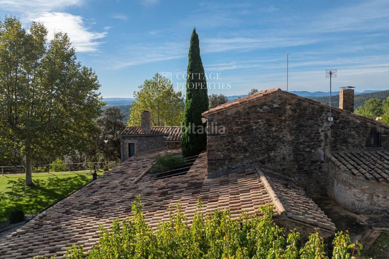 Foto f32e598a-7d2b-417a-8351-8a0633096635. Masia amb calefacció aparcament a Cistella