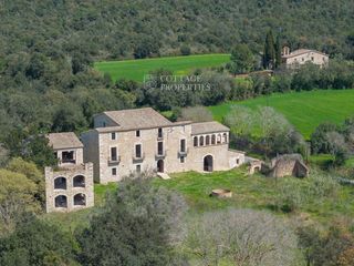 Masia  Bel-lloc. Masía del siglo xiv en venta en santa cristina daro, baix empord