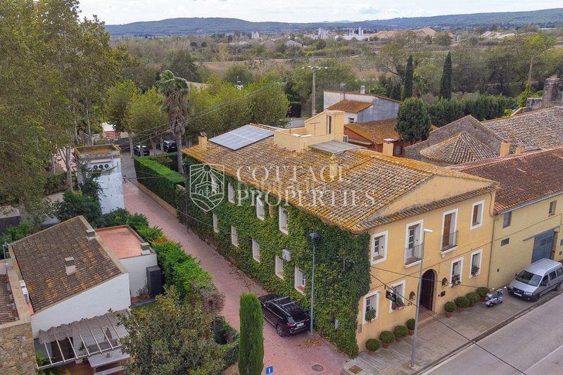Foto 5774d351-a56b-4e6e-8158-3d2c9243610a. Masia amb piscina a Torroella de Fluvià