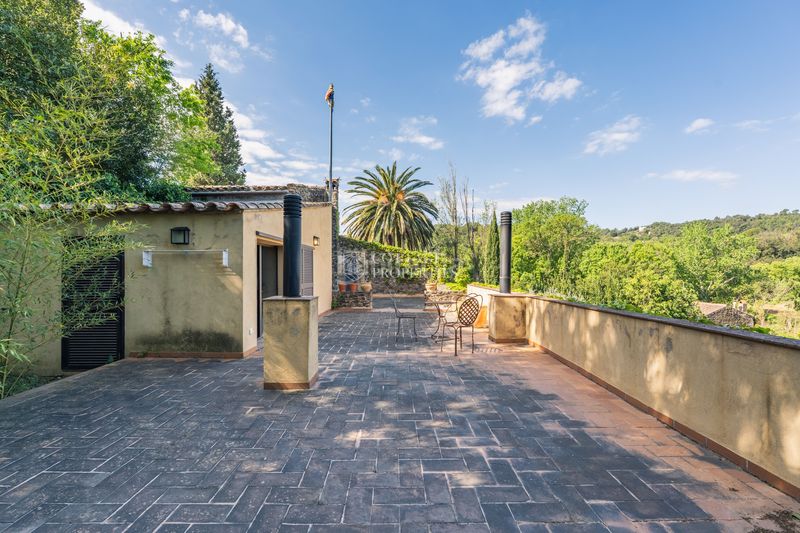 Foto a36d36b3-e3a9-4e08-81db-b8561d329187. Masia amb aparcament piscina a Foixà