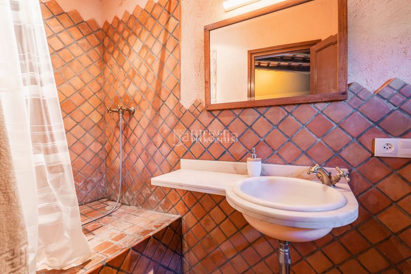 Foto f3b4a0d3-f0f7-4b41-a774-1a09e33d69fa. Masia amb aparcament piscina a Foixà