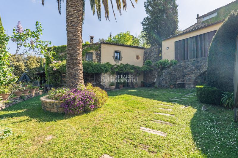 Foto f5b54524-f4d0-4d06-9503-596dff547514. Masia amb aparcament piscina a Foixà