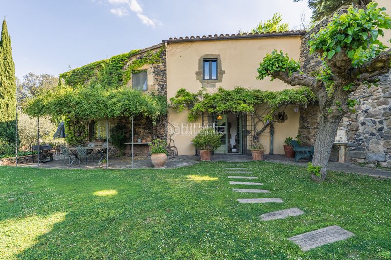 Foto ff1da376-234d-4b4e-8bfb-b6d88ca56e47. Masia amb aparcament piscina a Foixà