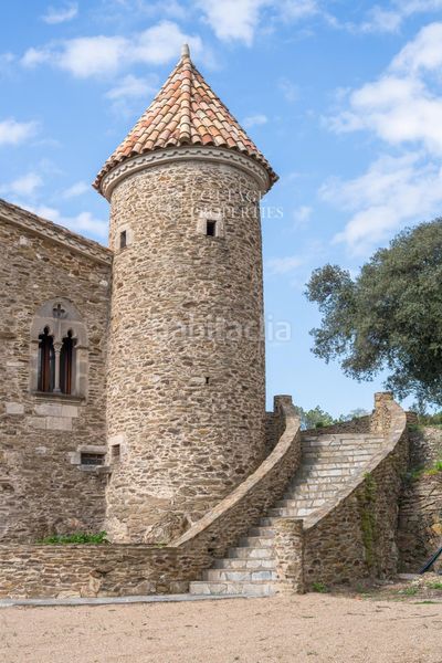 Foto 7219a771-98a1-42f7-a80c-e2a8b32019e0. Masia amb calefacció piscina a Llambilles