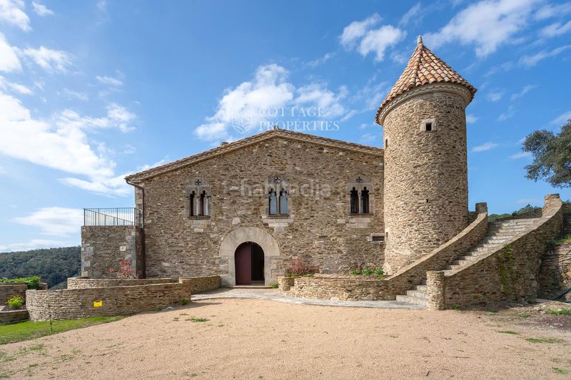 Foto bc1ad129-d496-4061-9e52-6b2b651076f5. Masia amb calefacció piscina a Llambilles
