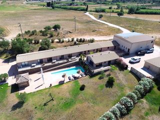 Country house  Diseminar afores. Masía del siglo xvii con complejo turístico de alto nivel en ros