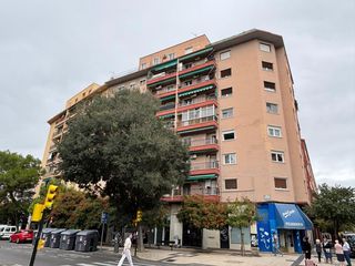 Pis  Avenida de la almozara. Fincas s&c. junto pza. europa.