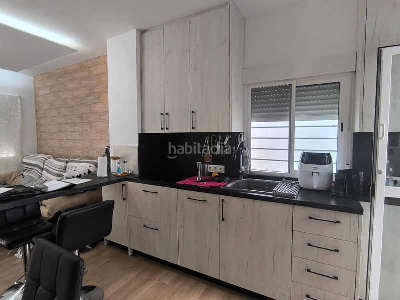 Foto f75716b2-ad8c-4a4e-a240-fd49b4498524. Casa adossada a Santa Isabel Málaga