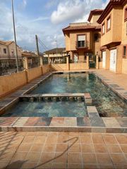 Casa  Salvador dali. Oportunidad única! dúplex con garaje, piscina y solárium en redo