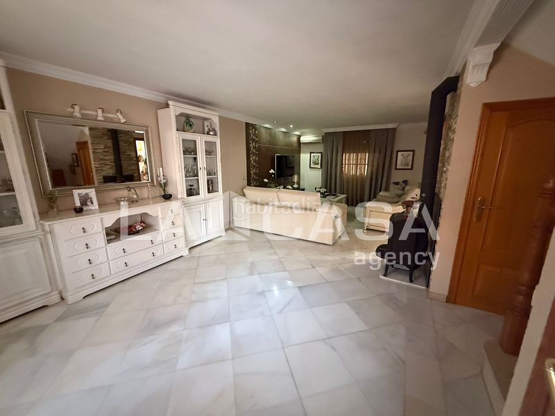 Foto 0e63098c-9924-4d8e-8220-99de82a6cc17. Maison avec parking dans Avenida de Europa Montequinto