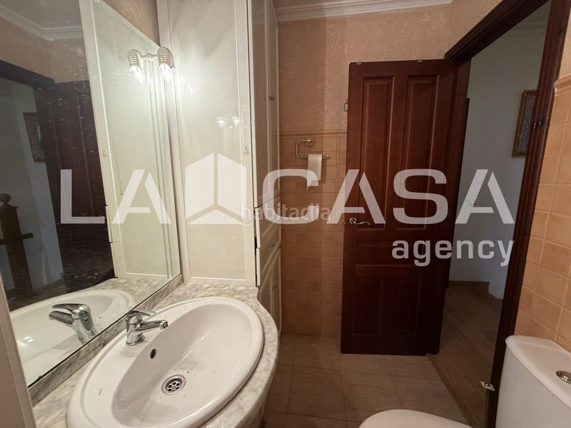 Foto b57422a3-d54a-4d4d-9df6-bc9d5e6b4c04. Casa adosada en Avenida de Europa Montequinto