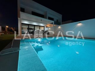Casa aparellada a Entrenúcleos