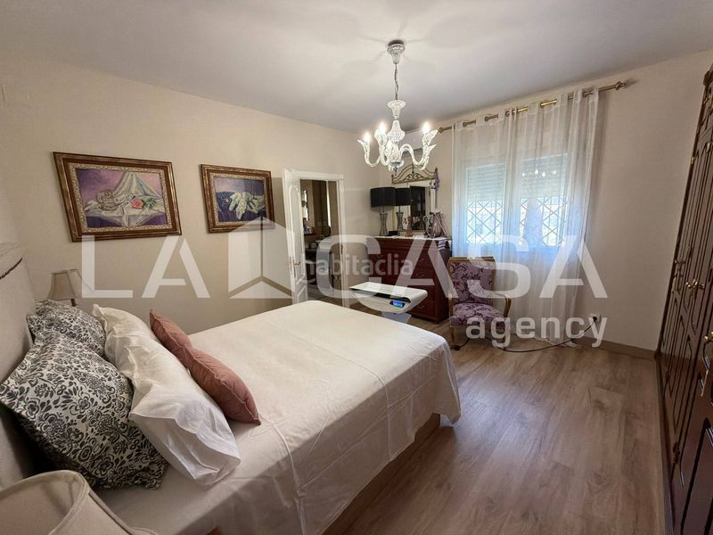 Foto 453c2d2e-67d8-463f-b147-001b6a8a7cad. Casa aparellada amb aparcament piscina a cerros de Montequinto Montequinto