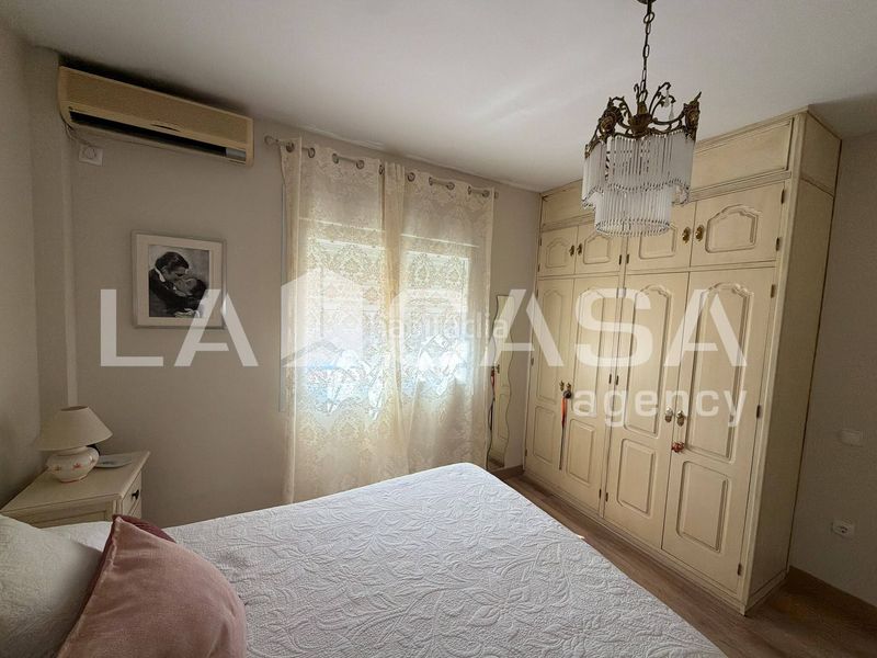 Foto 769da4ae-2876-4342-a288-e4be4031219a. Casa aparellada amb aparcament piscina a cerros de Montequinto Montequinto