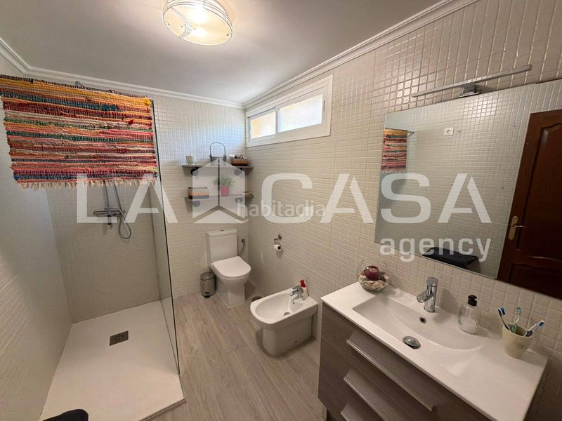 Foto d890cd71-b7a5-4e4a-92f8-594070433edd. Casa aparellada amb aparcament piscina a cerros de Montequinto Montequinto