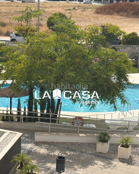 Foto 2ee44146-6f0c-4733-9f0e-d10533808791. Pis amb calefacció aparcament piscina a Entrenúcleos Dos Hermanas